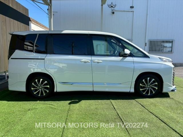 
								2022 TOYOTA VOXY S-Z | HYBRID full									