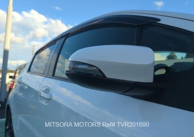 
								2016 TOYOTA VITZ RS full									