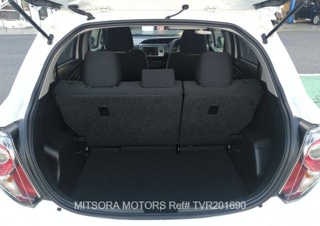 
								2016 TOYOTA VITZ RS full									