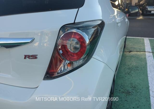 
								2016 TOYOTA VITZ RS full									