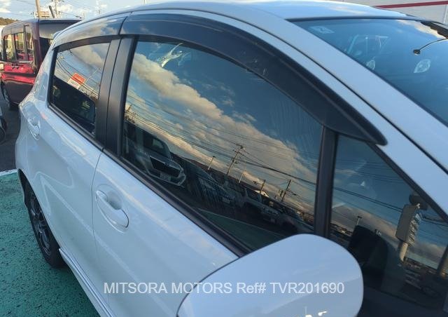 
								2016 TOYOTA VITZ RS full									