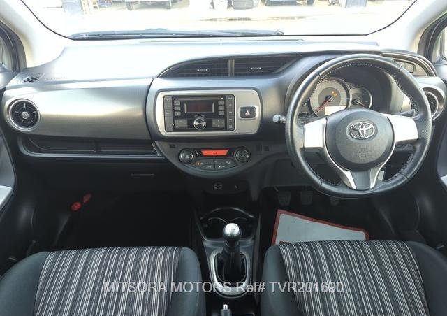 
								2016 TOYOTA VITZ RS full									