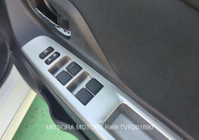 
								2016 TOYOTA VITZ RS full									
