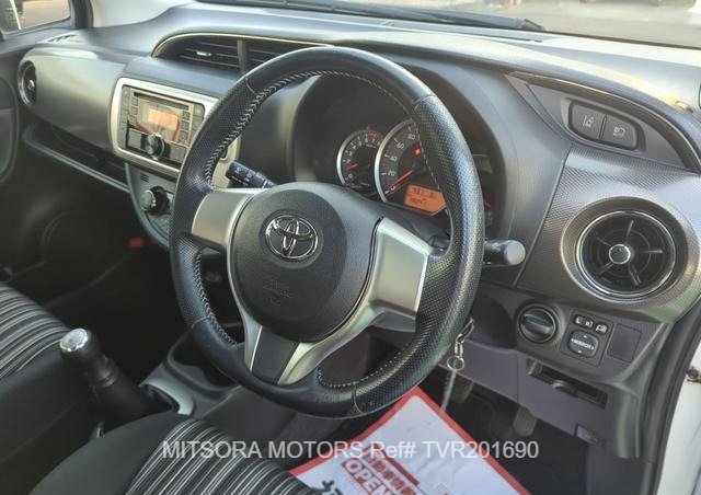 
								2016 TOYOTA VITZ RS full									