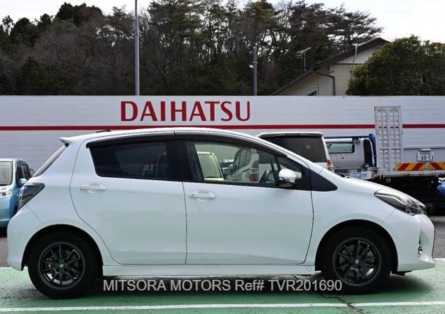 
								2016 TOYOTA VITZ RS full									