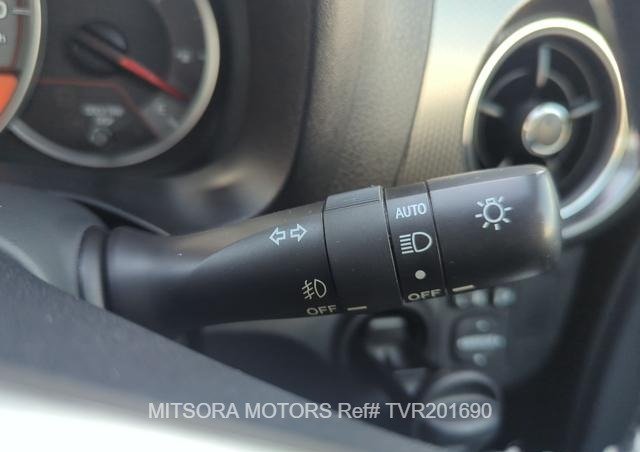
								2016 TOYOTA VITZ RS full									