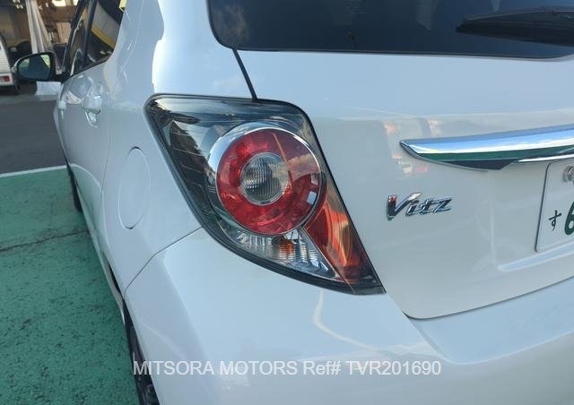 
								2016 TOYOTA VITZ RS full									
