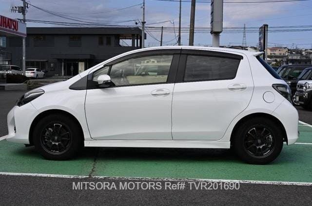 
								2016 TOYOTA VITZ RS full									