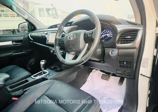 
								2016 TOYOTA HILUX full									
