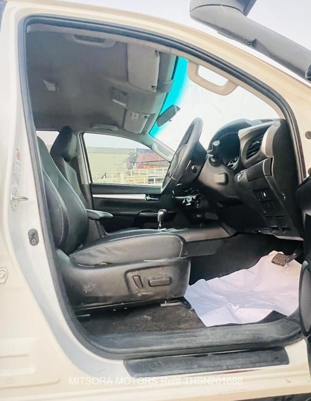 
								2016 TOYOTA HILUX full									