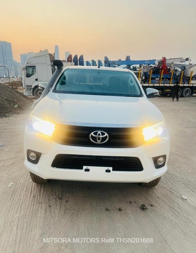 
								2016 TOYOTA HILUX full									