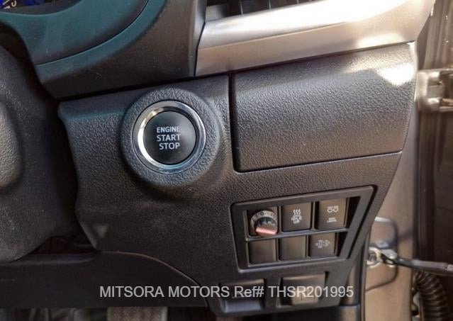 
								2019 TOYOTA HILUX SR5 full									