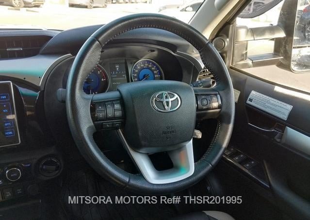 
								2019 TOYOTA HILUX SR5 full									