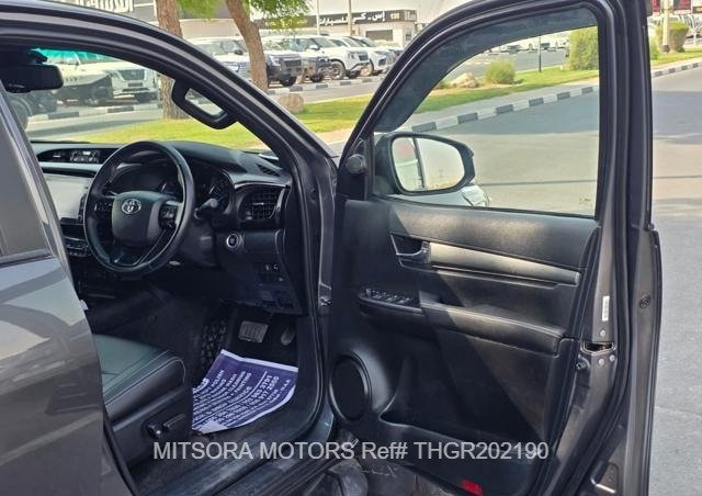
								2021 TOYOTA HILUX ROGUE | FACE LIFTED | GR KIT full									