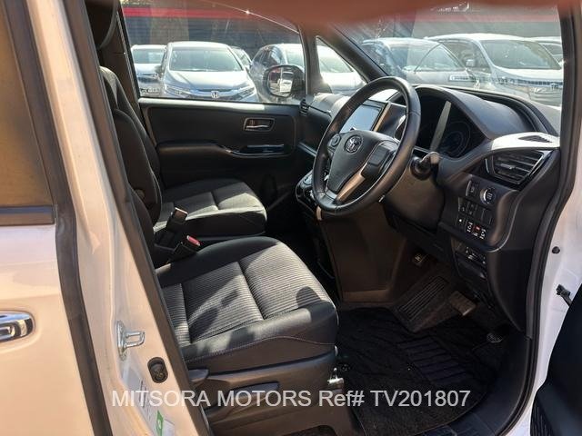 
								2018 TOYOTA VOXY ZS KIRAMEKI full									
