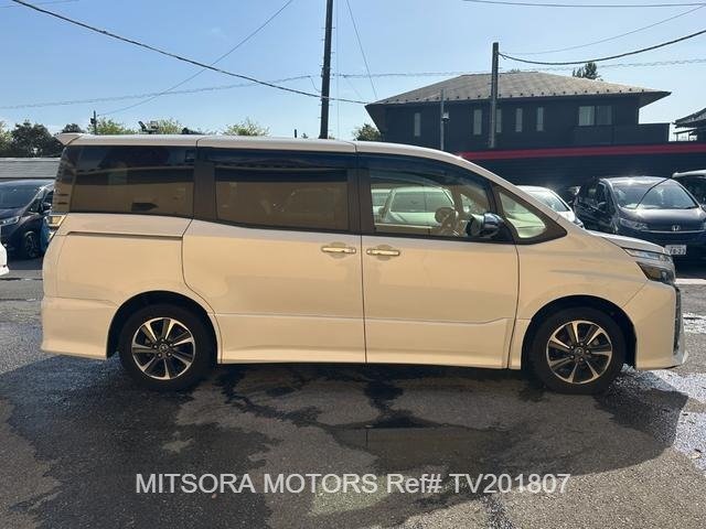 
								2018 TOYOTA VOXY ZS KIRAMEKI full									