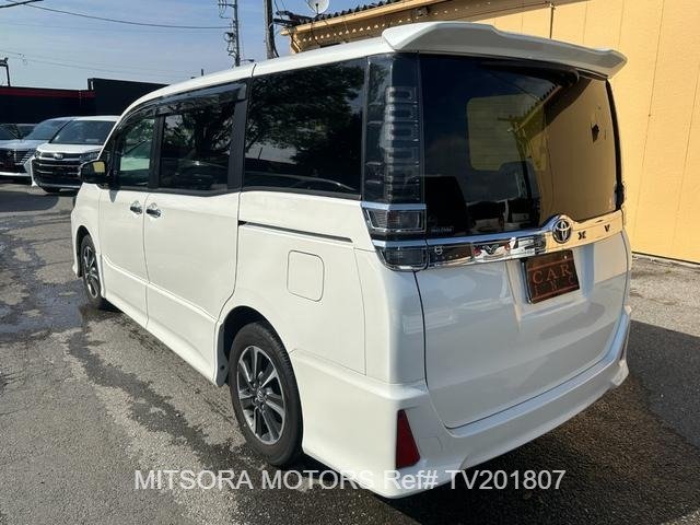 
								2018 TOYOTA VOXY ZS KIRAMEKI full									