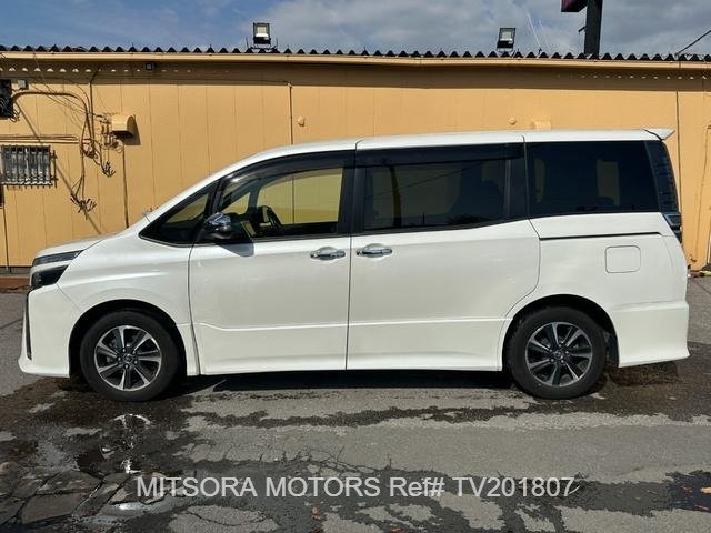 
								2018 TOYOTA VOXY ZS KIRAMEKI full									