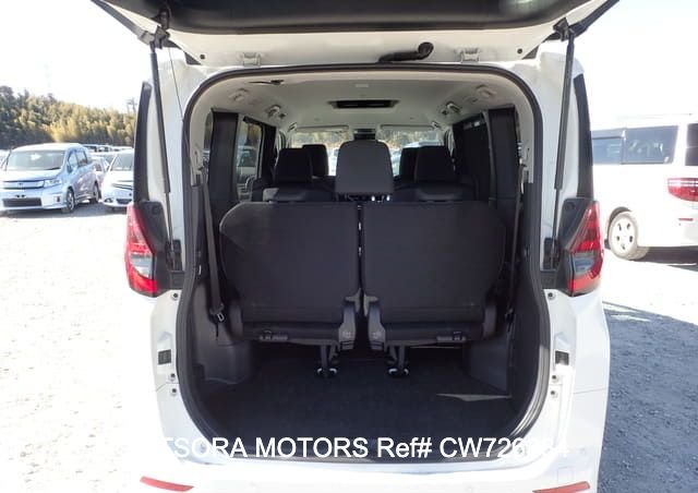 
								2022 TOYOTA NOAH full									