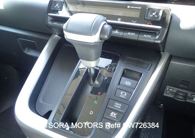 
								2022 TOYOTA NOAH full									