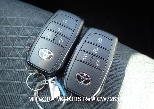 
								2022 TOYOTA NOAH full									